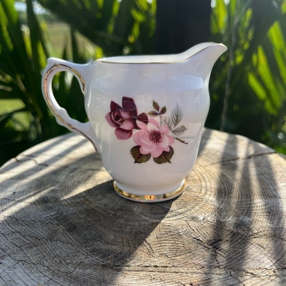 Royal Grafton Fine Bone China Creamer With Roses - Picture 1 of 7
